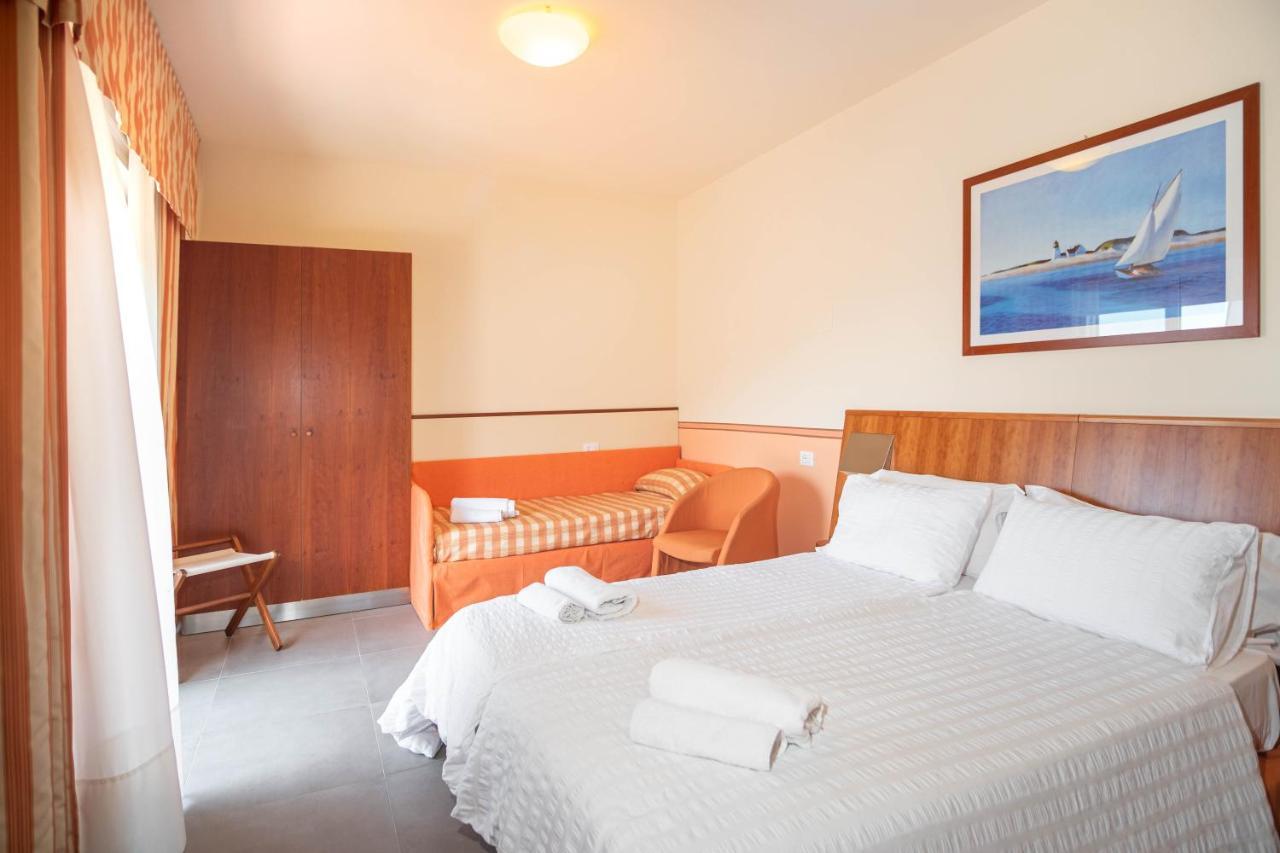 Hotel Romeo ตอร์รีเดลเบนาโก ภายนอก รูปภาพ