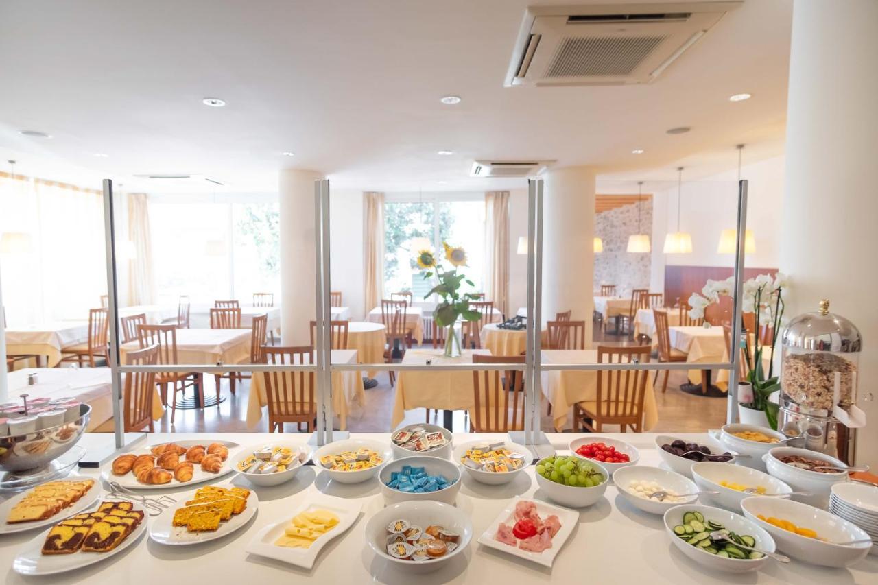 Hotel Romeo ตอร์รีเดลเบนาโก ภายนอก รูปภาพ
