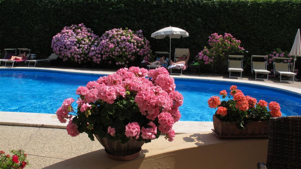 Hotel Romeo ตอร์รีเดลเบนาโก ภายนอก รูปภาพ