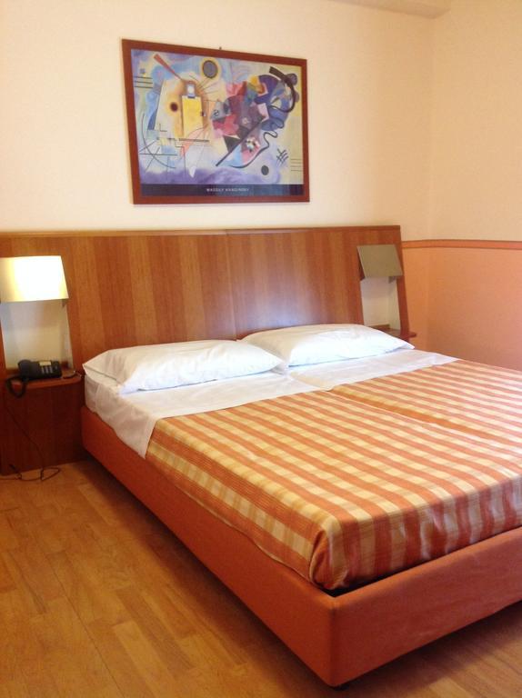 Hotel Romeo ตอร์รีเดลเบนาโก ห้อง รูปภาพ