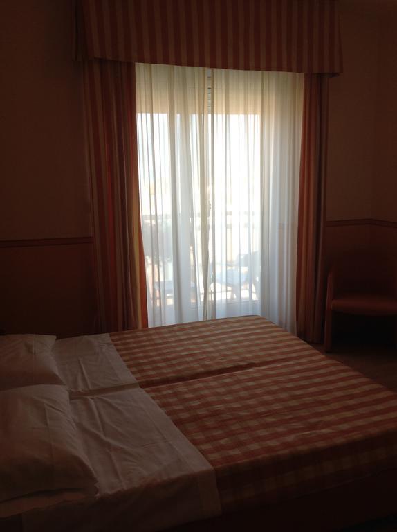 Hotel Romeo ตอร์รีเดลเบนาโก ห้อง รูปภาพ