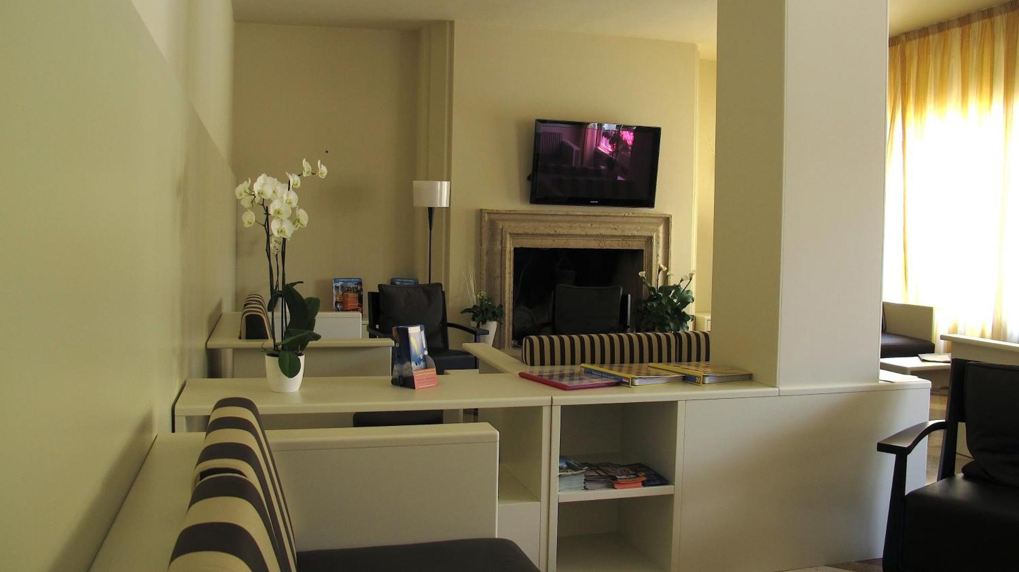 Hotel Romeo ตอร์รีเดลเบนาโก ภายนอก รูปภาพ