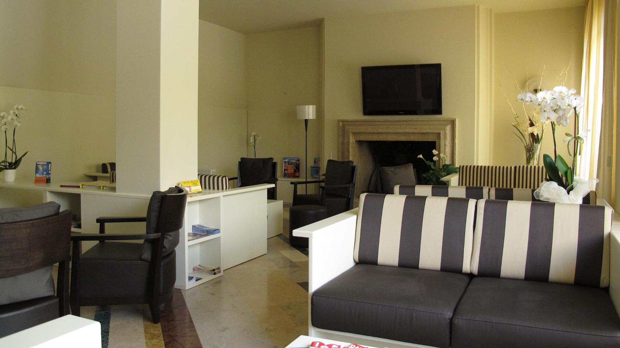 Hotel Romeo ตอร์รีเดลเบนาโก ภายนอก รูปภาพ